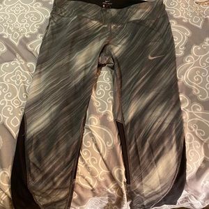 Nike dry fit cropped leggings